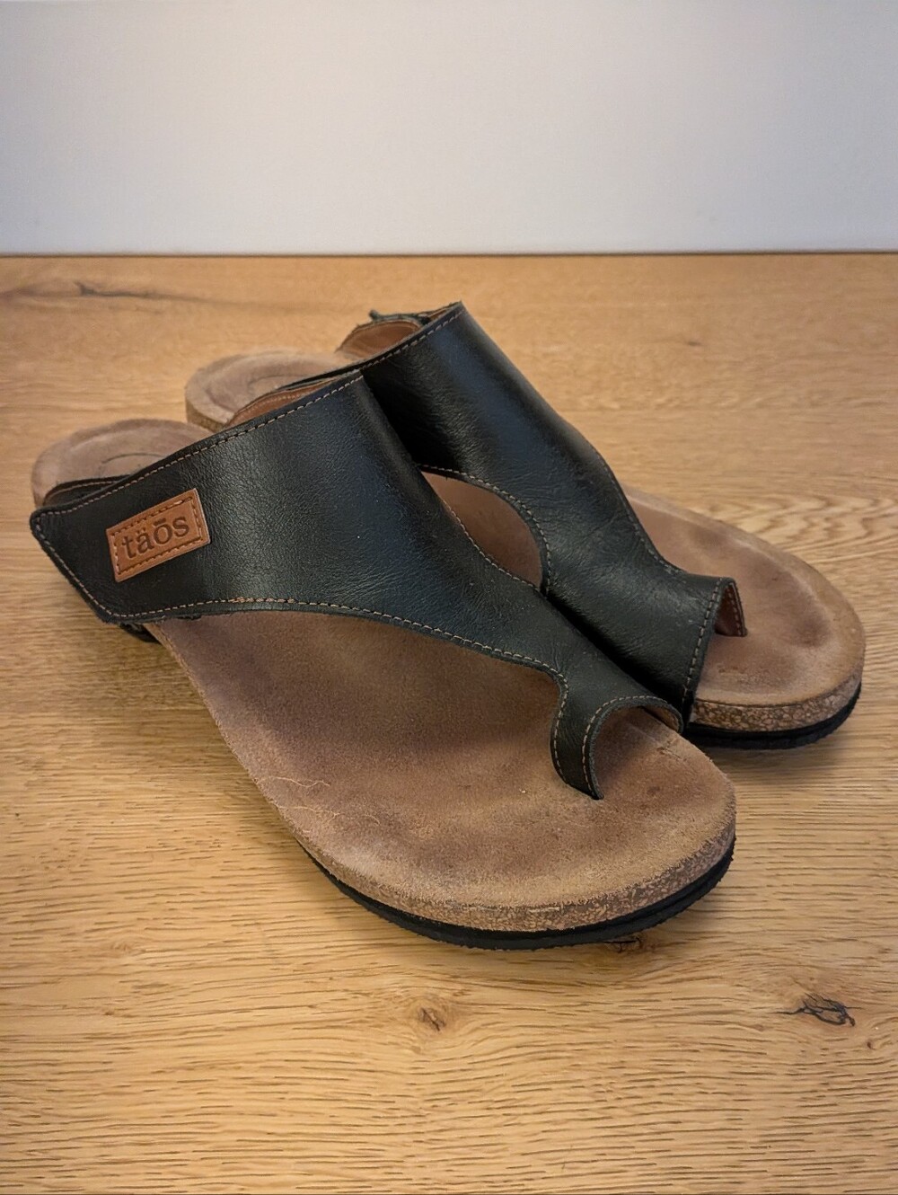 Taos Women's Black Toe Loop Leather sandals Slip On GP 3627 Sz. 41